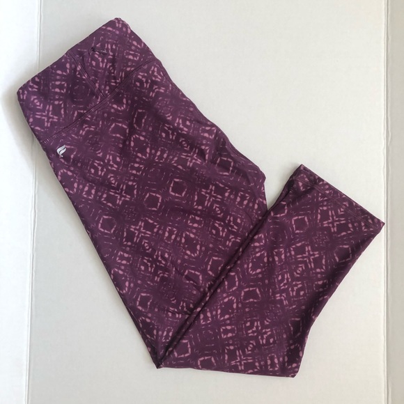 Fabletics purple patterns crop leggings medium